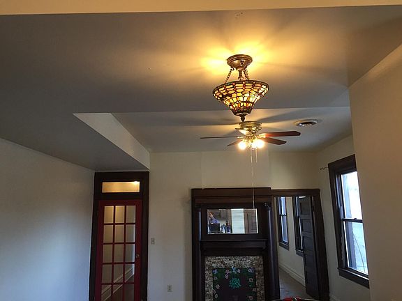 nice overhead and natural light