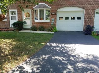 17901 Golf View Dr, Hagerstown, MD 21740