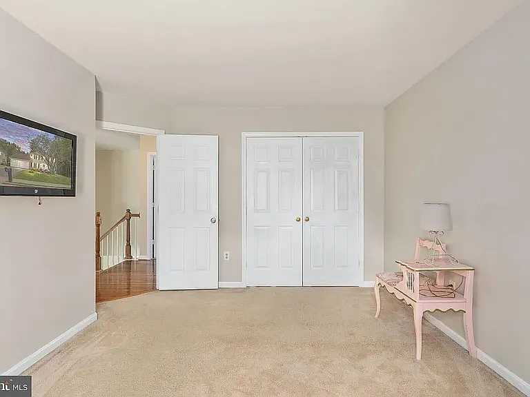 17 Whitestone Dr — Photo 33