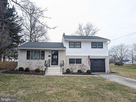 3rd image of 170 Gordon Ave