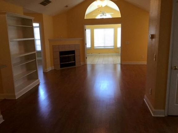 3rd image of 214 Avonlea Pl Unit 214