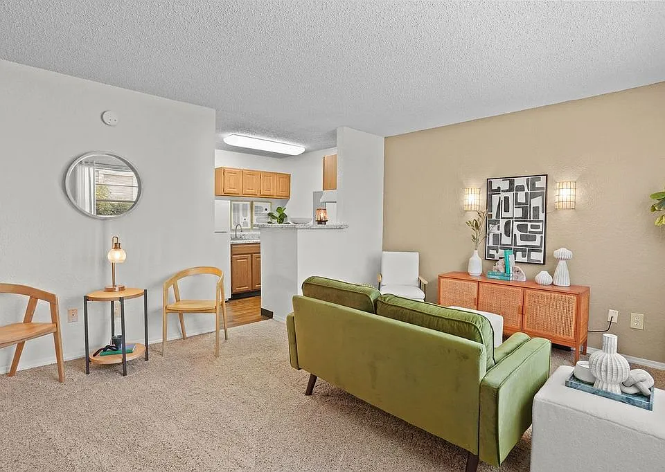 Country Hollow Apartments