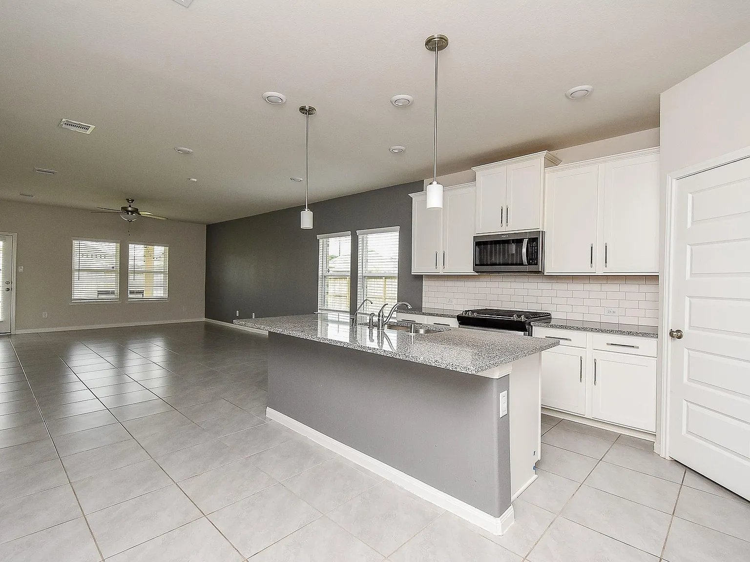 4 bed, 3.5 bath, 2589 sqft, $2,950 — Photo 4