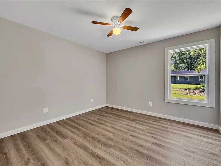 411 Hardy Ave SW — Photo 17