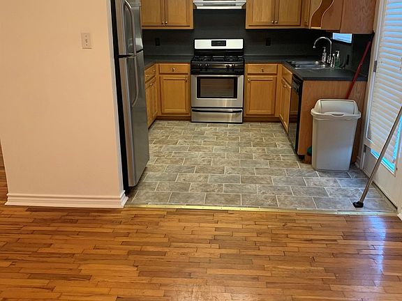 4th image of 2527 Merriman St