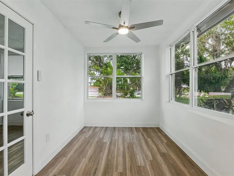 8812 Oakwood Dr — Photo 24