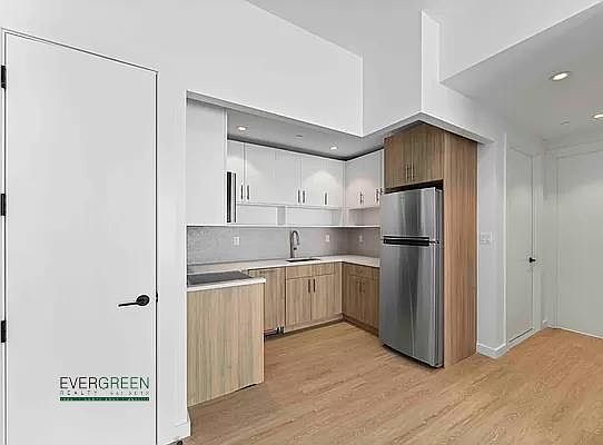 3rd image of 335 Linden Blvd #3R