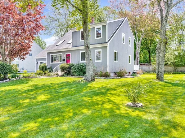 84 Congdon St, Narragansett, RI 02882