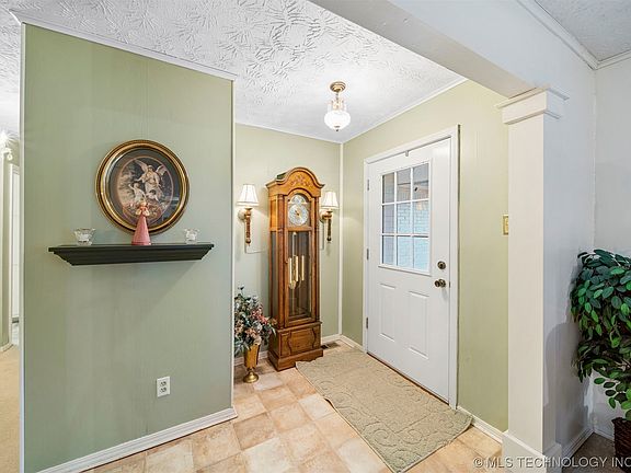 4th image of 22077 S Wildwood Ln
