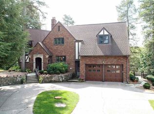 719 Terrace Dr, Clinton, IA 52732