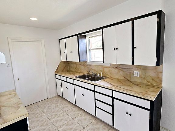 5th image of 205 E Dormard Ave