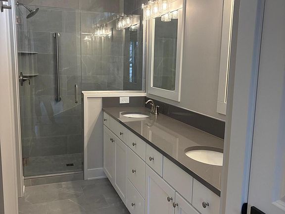4th image of 14139 Ambrosia Ave