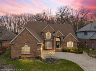 19811 Mapleton Dr, Macomb, MI 48044