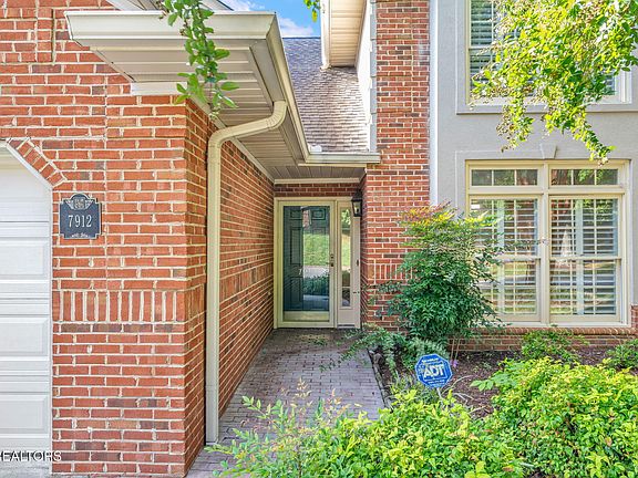 3rd image of 7912 Grousemoor Dr