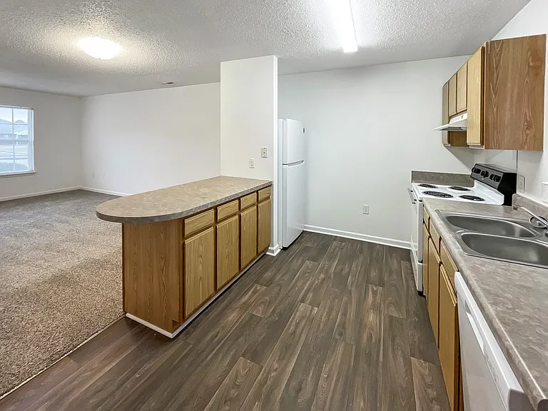 Amesbury Apartments — Photo 25