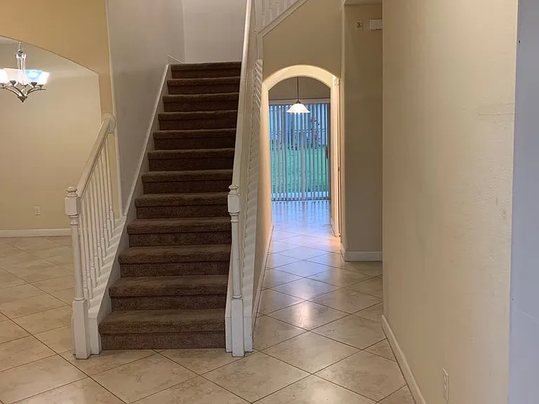 1646 Thetford Cir — Photo 8