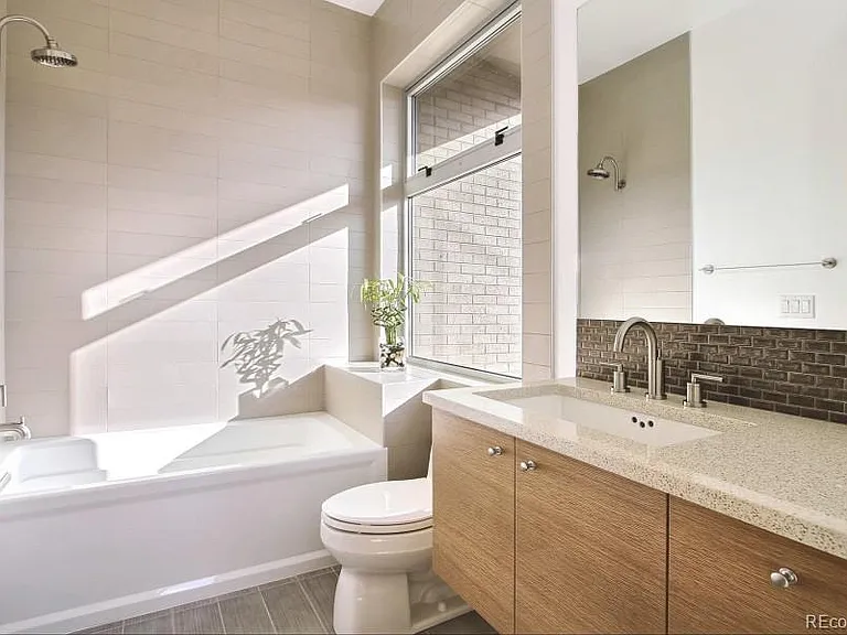 947 S Gilpin St #R — Photo 11
