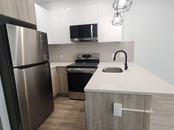 4th image of 417 Rutland Rd #3F
