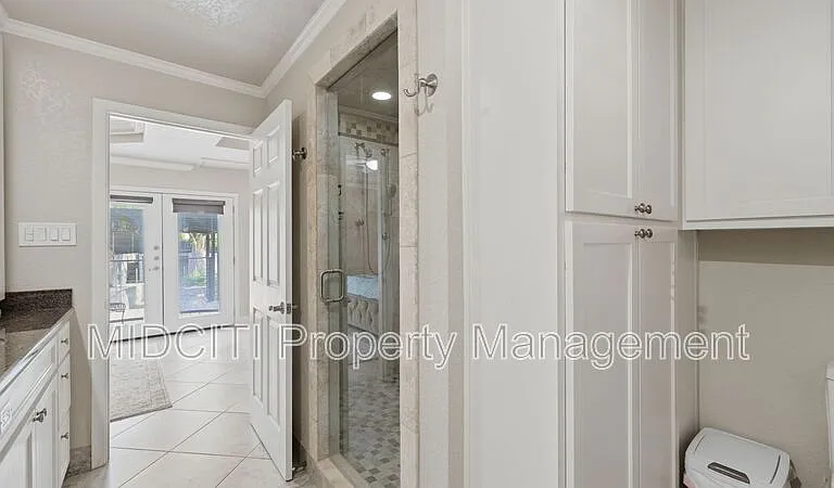 156 Trelawney St — Photo 32