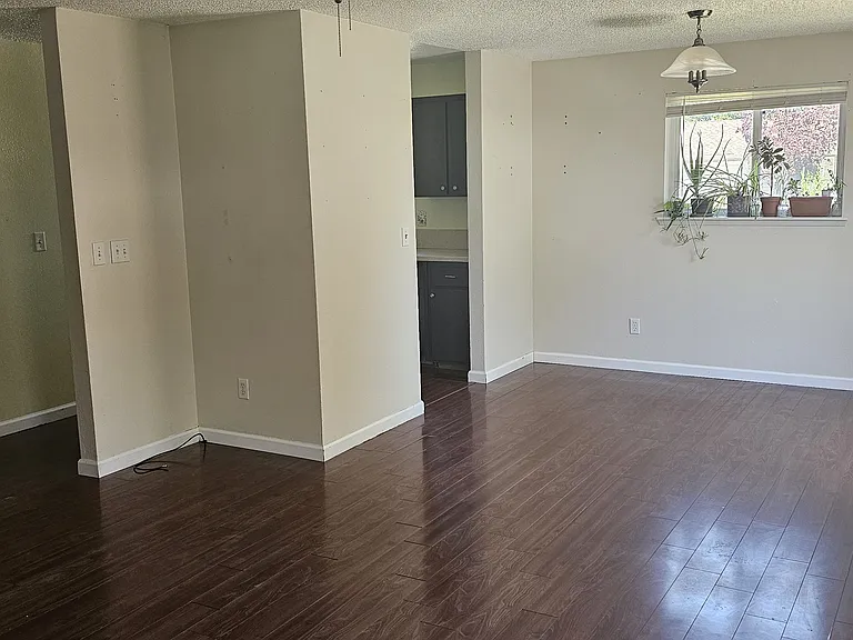 560 E Catherine Ave — Photo 8