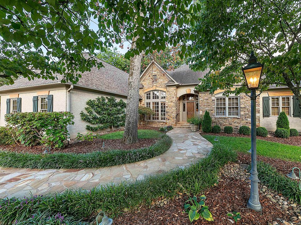 1st image of 468 Broadmoor Dr