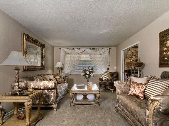 4th image of 742 Faraone Dr
