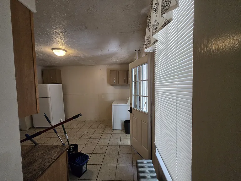 407 N Webster Ave — Photo 21