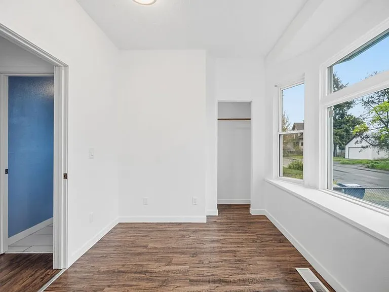 1123 E Indiana Ave — Photo 12