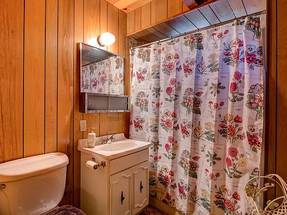 5th image of 18939 Sycamore Cir