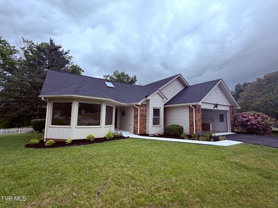 1st image of 15466 Woodstone Cir
