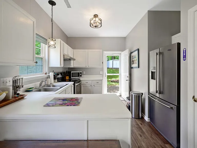 200 Highgate Cir — Photo 6