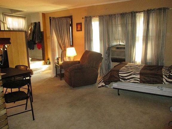 5th image of 1568 Safford Ave
