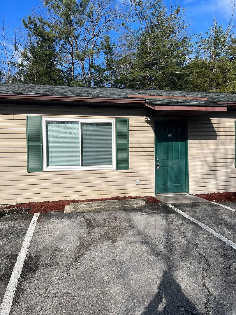 2 bed, 1.0 bath, 750 sqft, $1,395 — Photo 1