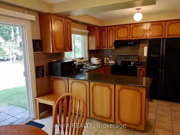 158 Kingslake Rd — Photo 3