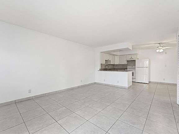 4th image of 2671 Riverside Dr APT 1