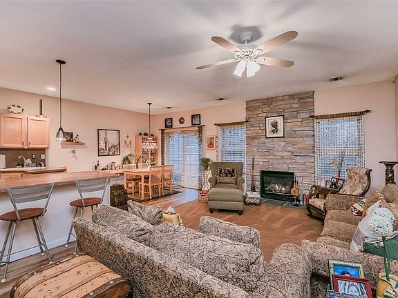 4th image of 44 Oyster Cove Ln