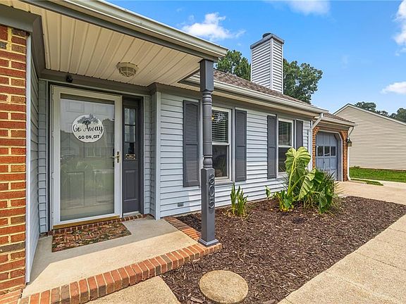 4th image of 805 Helmsdale Way