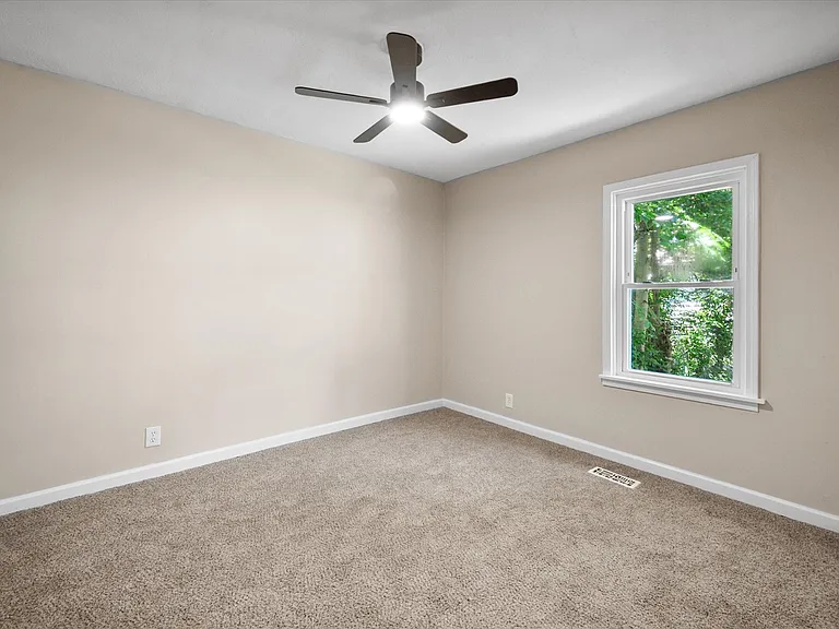 123 E Main St — Photo 22