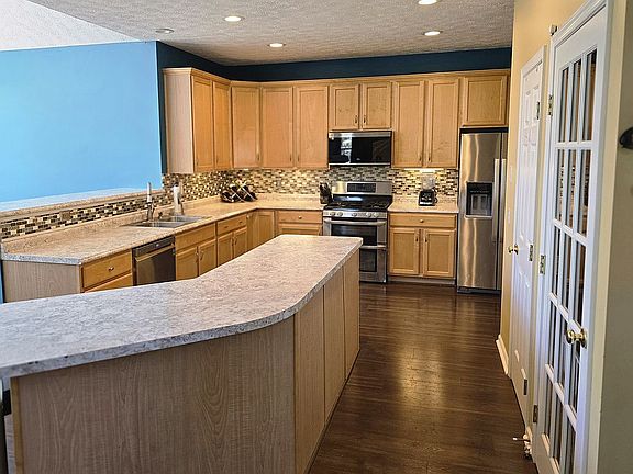 3rd image of 704 Brookside Ln