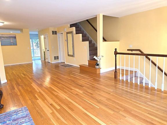 2nd image of 203 Dean Ridge Ct