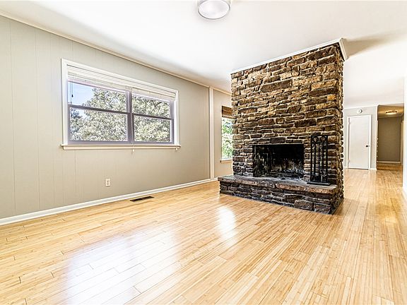 4th image of 1148 N Oak Dr