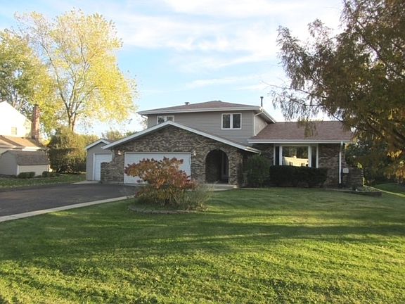 2nd image of 29W055 Schillinger Dr