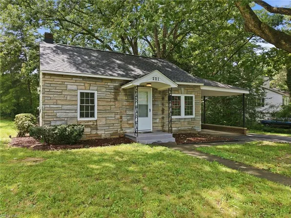 221 Zollicoffer Ave, Henderson, NC 27536