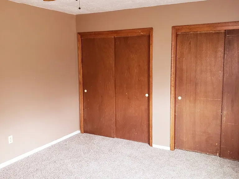 221 Shirley St NE — Photo 4