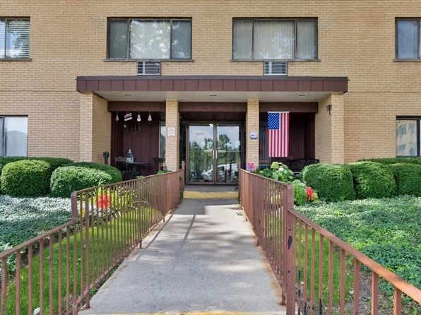 6670 S Brainard Ave APT 409, Countryside, IL 60525