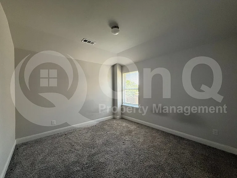 588 Hutchinson Ln — Photo 15