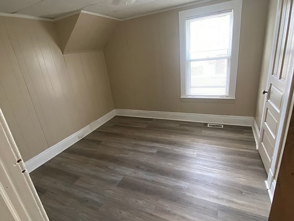 5th image of 378 Humboldt Pkwy #2