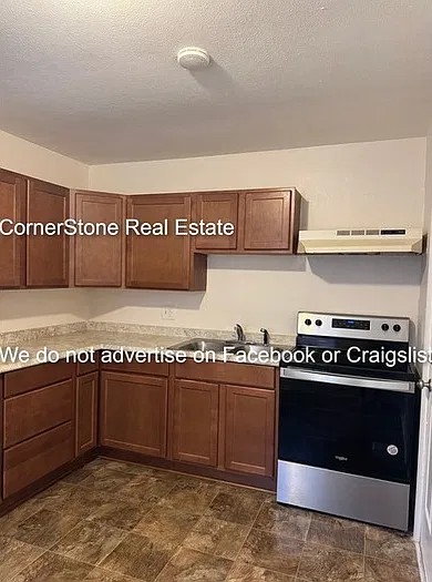 3 bed, 1.0 bath, 875 sqft, $1,095 — Photo 2