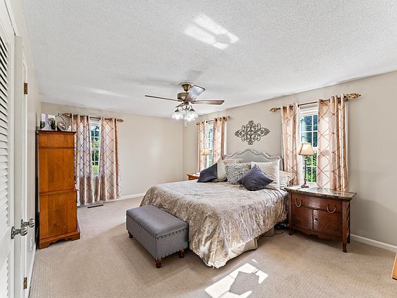 4th image of 824 Mountain Branch Dr