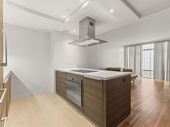 3rd image of 151 W 21st St APT 4C